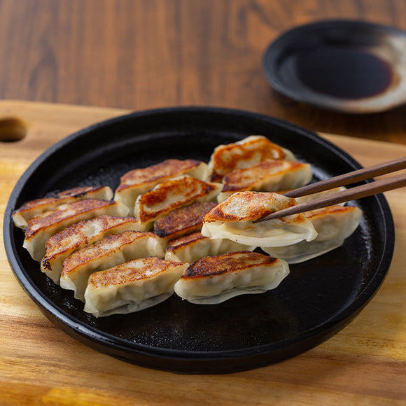 「一風堂」＆「博多八助」 監修 ひとくち餃子セット（2種計4袋）【2540-4063】